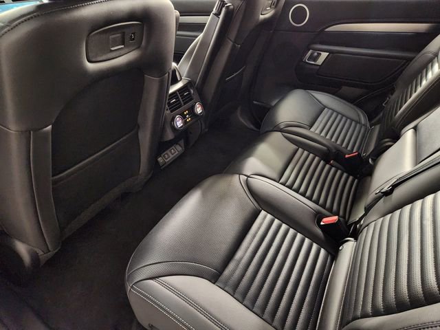 Used 2025 Land Rover Discovery Dynamic SE image 27
