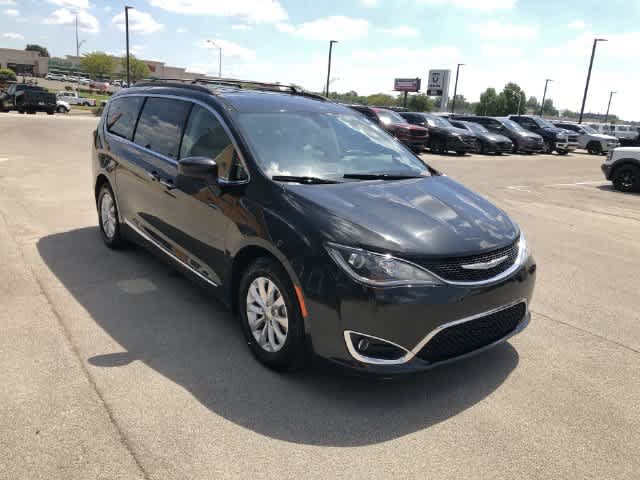 Used 2017 Chrysler Pacifica Touring-L FWD image 8