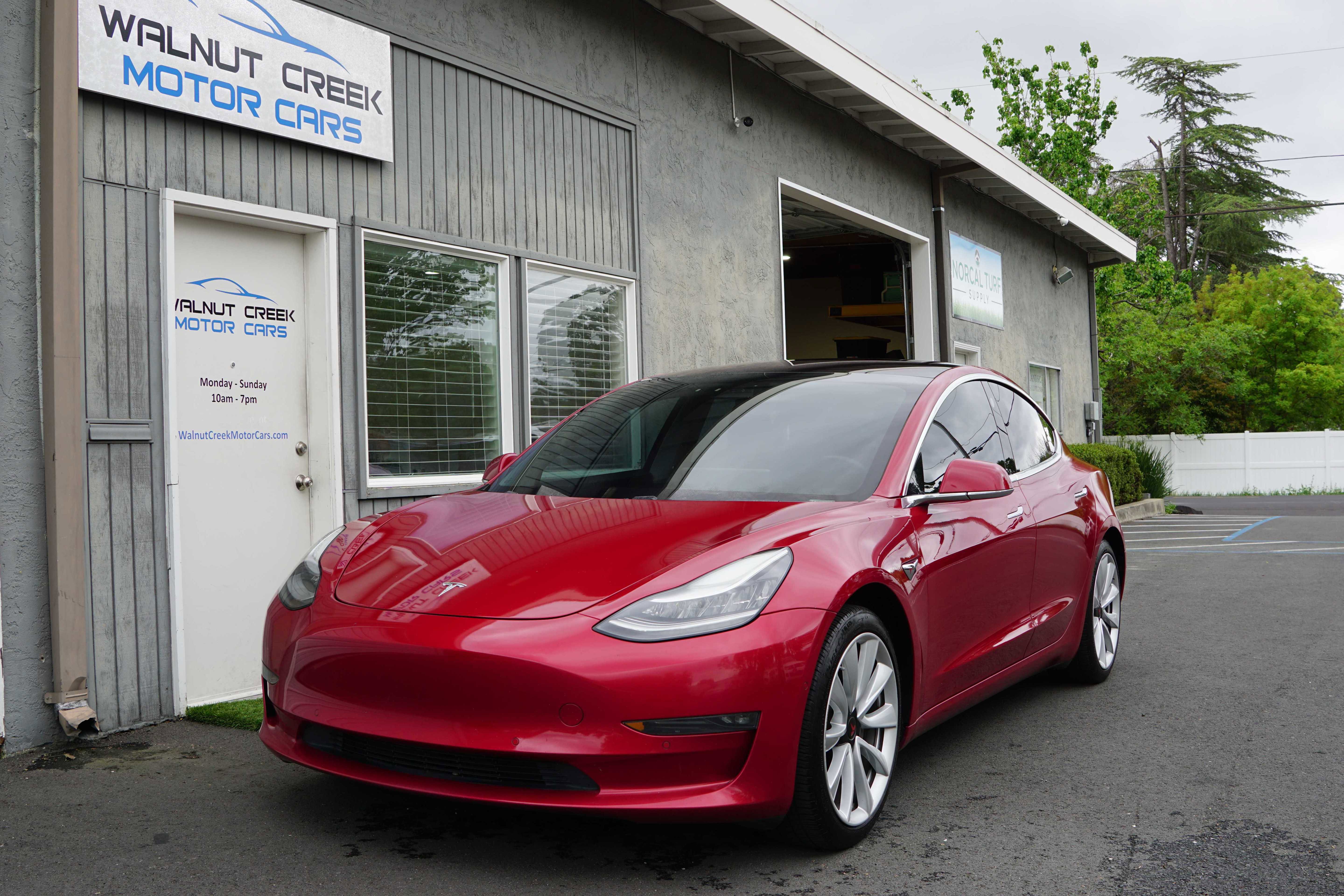 Used 2018 Tesla Model 3 Long Range image 1