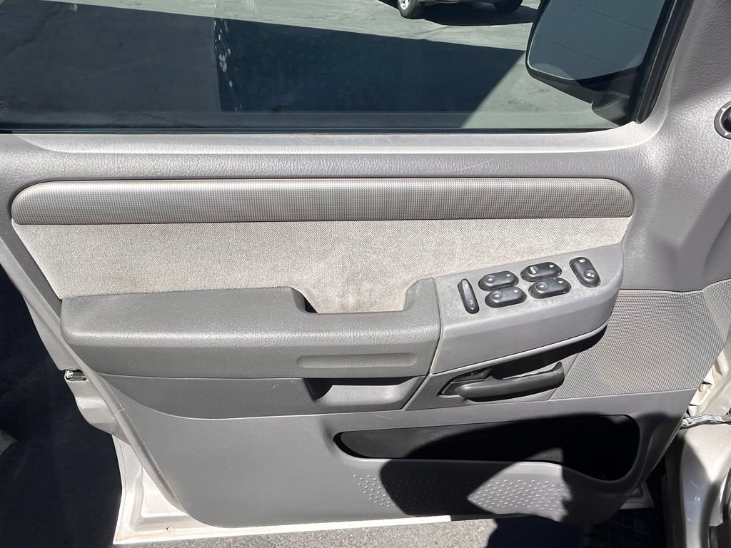 Used 2004 Ford Explorer XLT AWD/4WD image 14