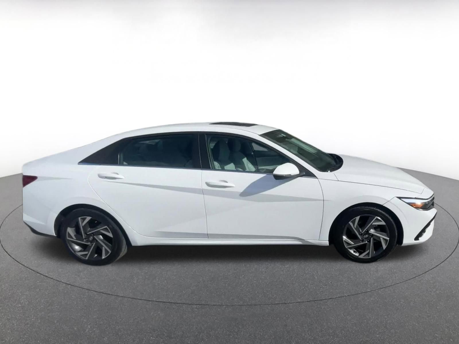 Used 2025 Hyundai Elantra Limited FWD image 16