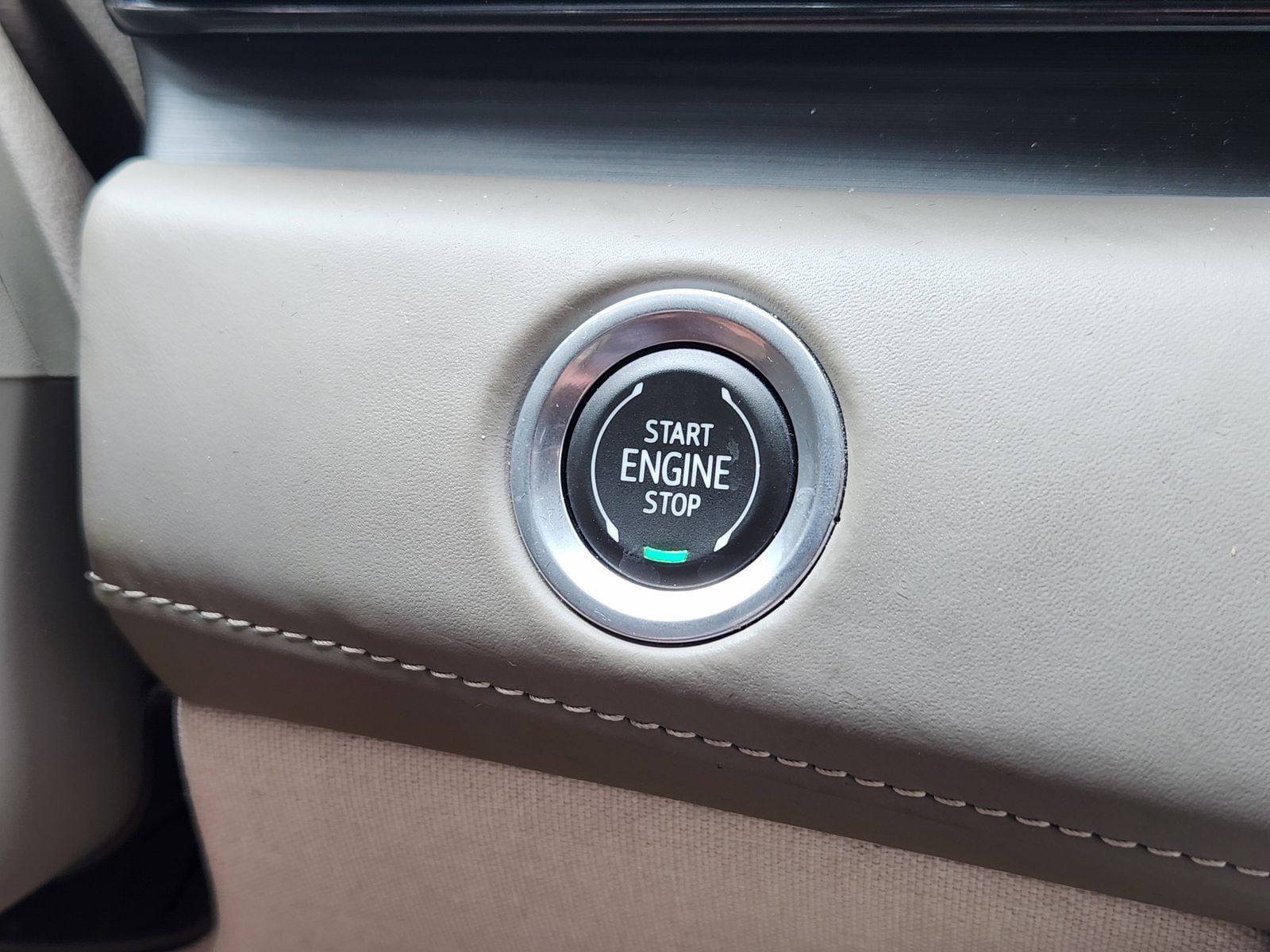 Used 2022 Cadillac Escalade ESV Sport Platinum w/ LPO, ONYX Package AWD/4WD image 30
