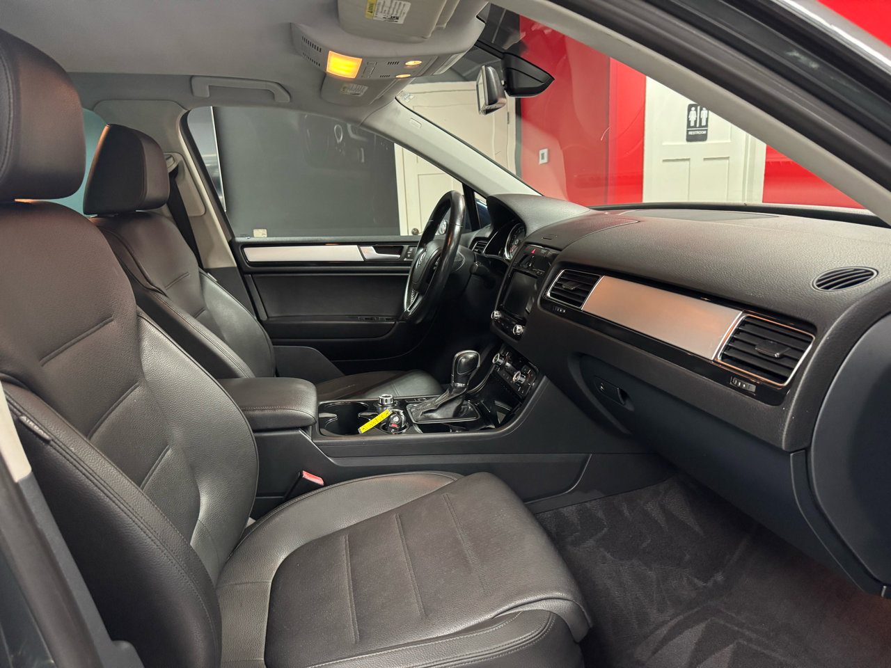 Used 2014 Volkswagen Touareg Sport AWD/4WD image 20