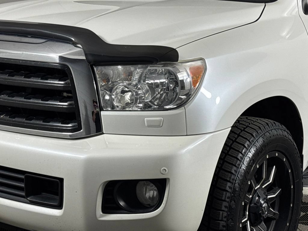Used 2017 Toyota Sequoia Platinum AWD/4WD image 2