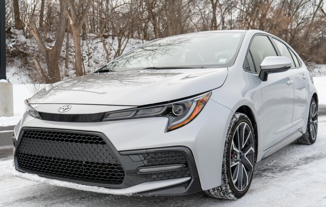 Used 2022 Toyota Corolla SE image 2