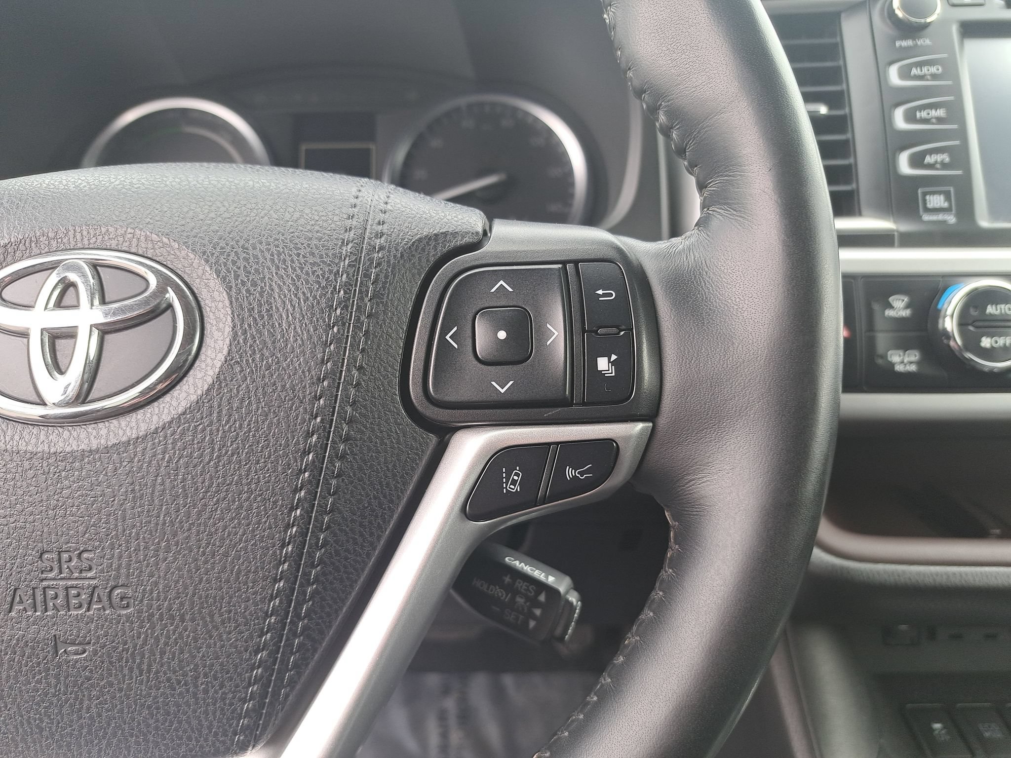 Used 2019 Toyota Highlander Limited Platinum AWD/4WD image 19