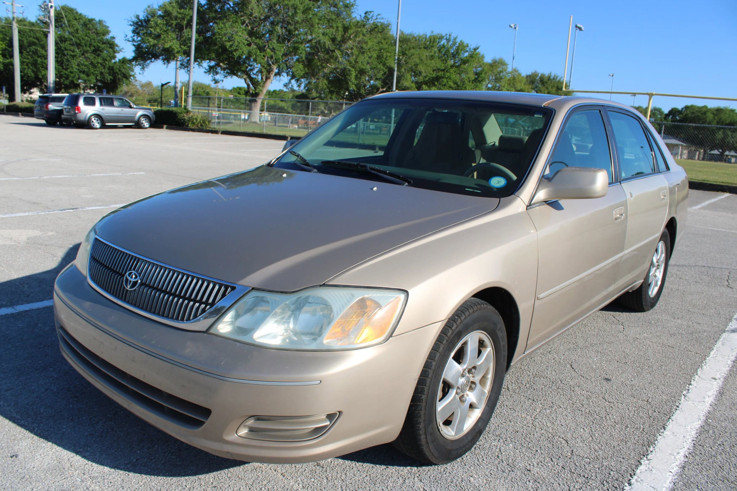 Used 2001 Toyota Avalon XL image 2