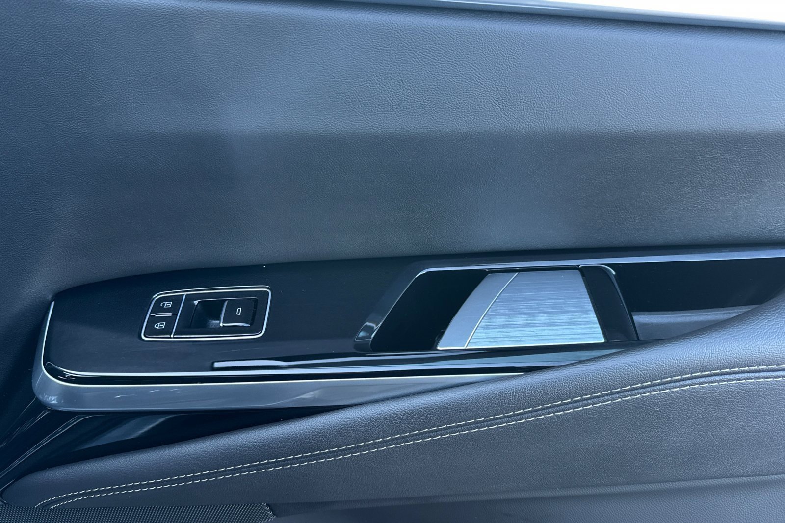 Used 2025 Cadillac Escalade Premium Luxury image 20