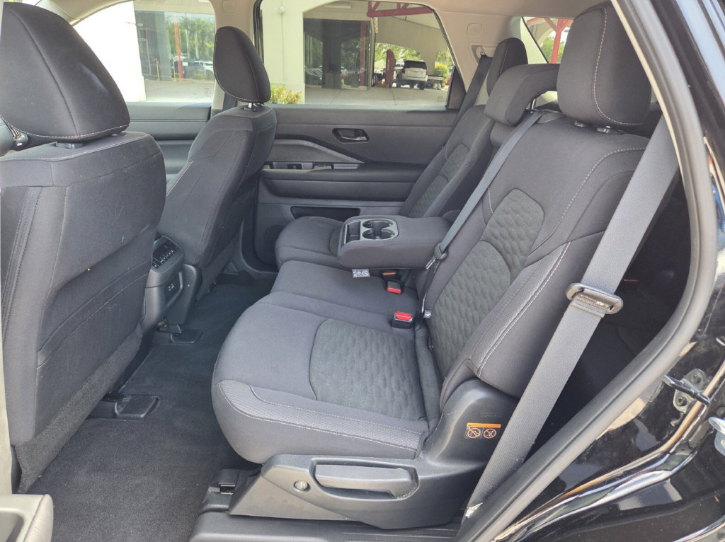 Certified 2025 Nissan Pathfinder SV FWD image 6