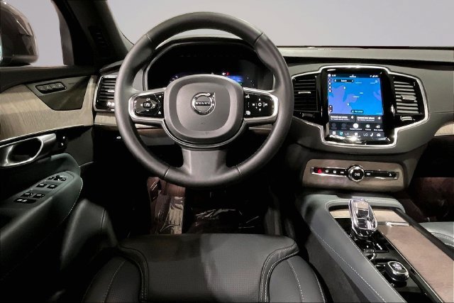 Certified 2024 Volvo XC90 T8 Ultimate w/ Protection Package Premier AWD/4WD image 8