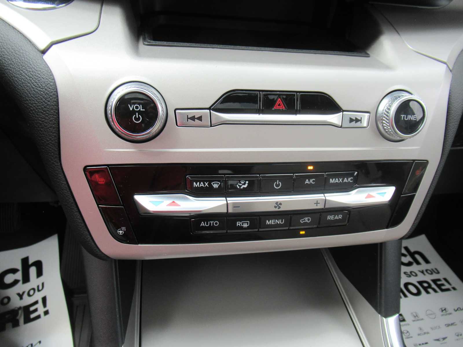 Used 2023 Ford Explorer XLT w/ Equipment Group 202A AWD/4WD image 28