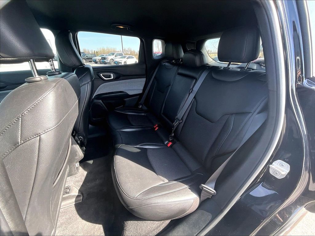 Used 2024 Jeep Compass Latitude image 15