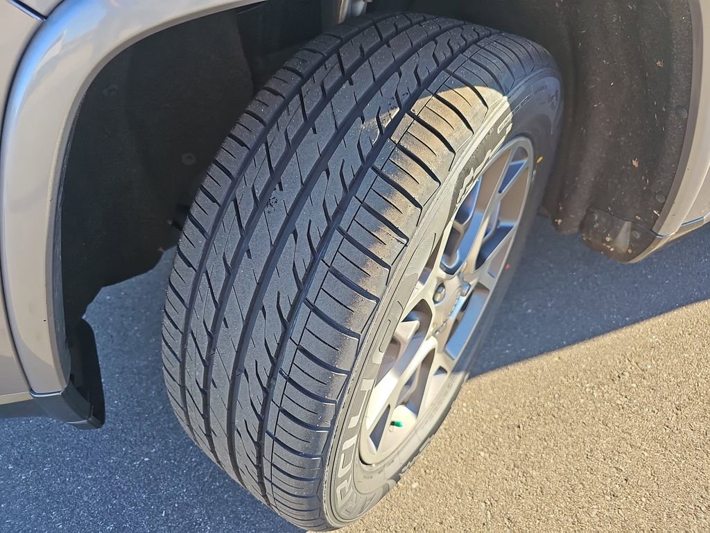 Used 2018 Jeep Grand Cherokee Limited image 38