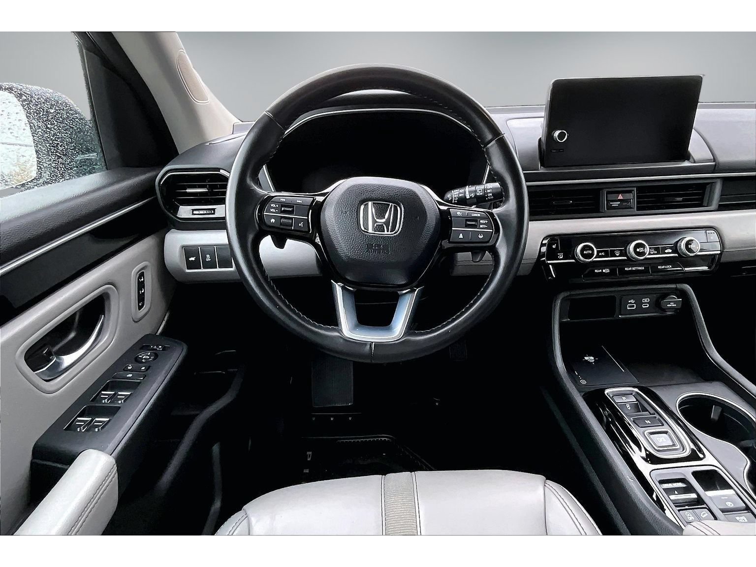 Used 2025 Honda Pilot EX-L image 8