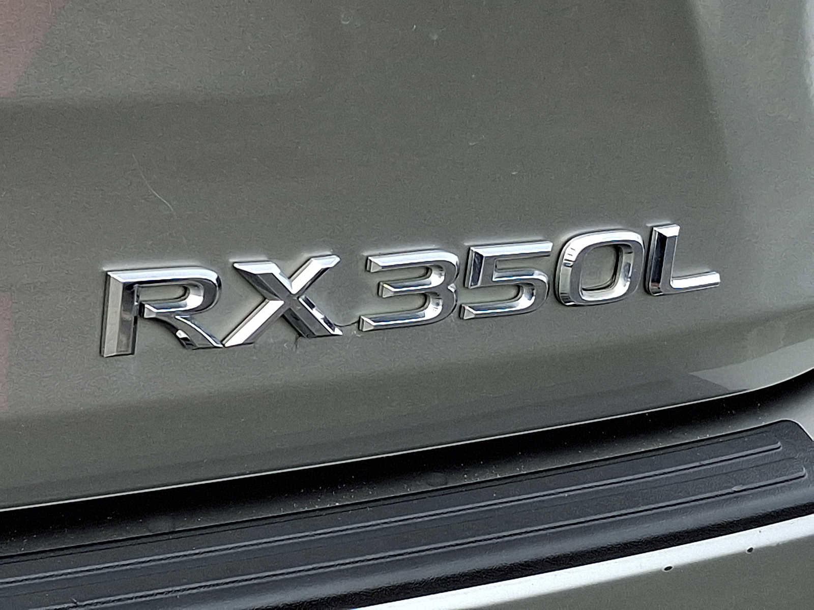 Used 2020 Lexus RX 350L Premium w/ Premium Package image 28