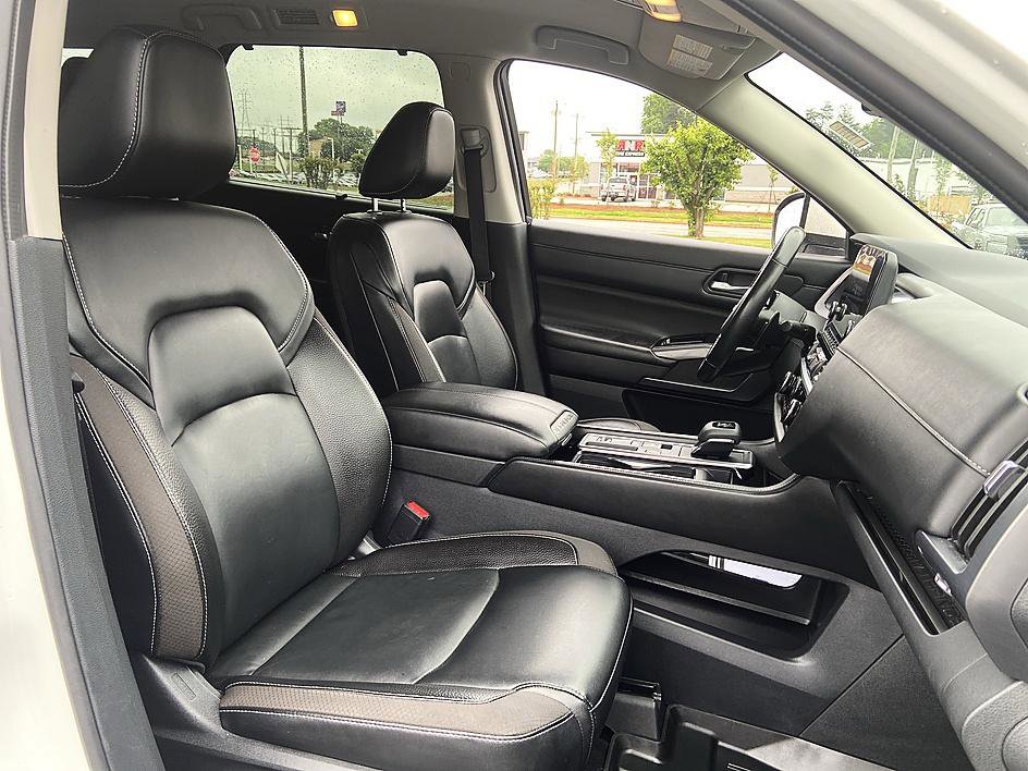 Used 2023 Nissan Pathfinder SL FWD image 17