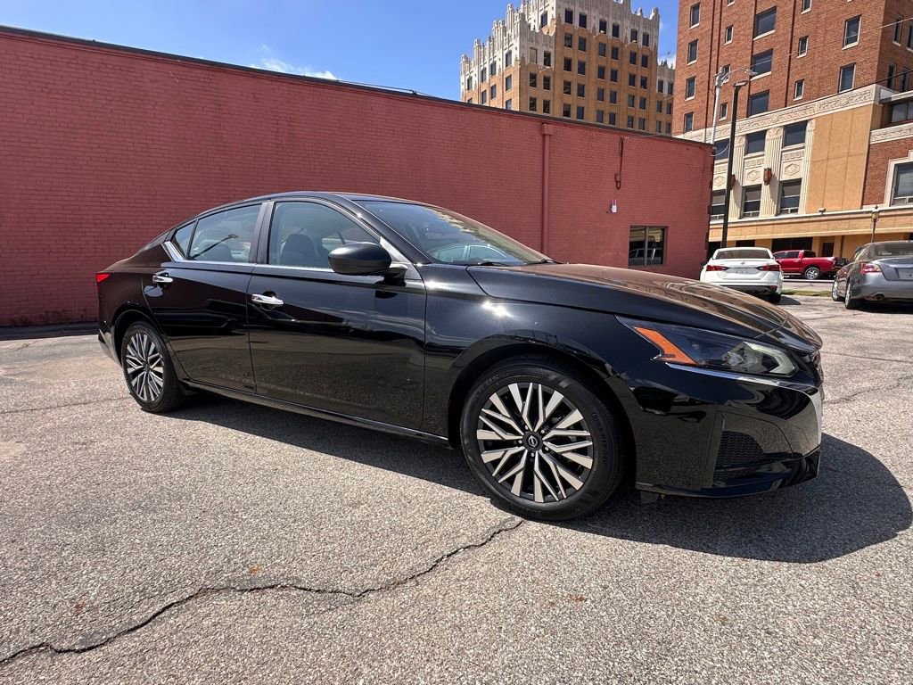 Certified 2025 Nissan Altima 2.5 SV FWD image 8