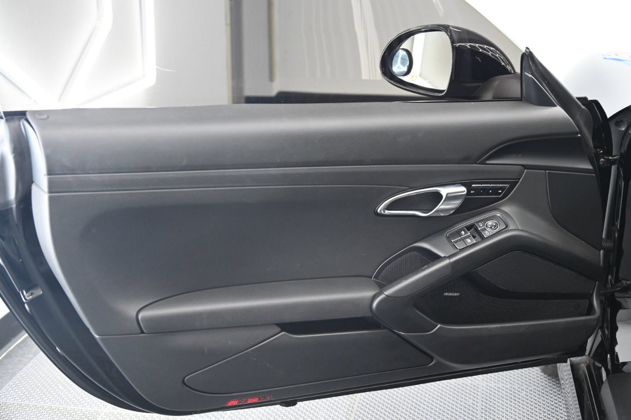 Used 2016 Porsche Cayman image 17