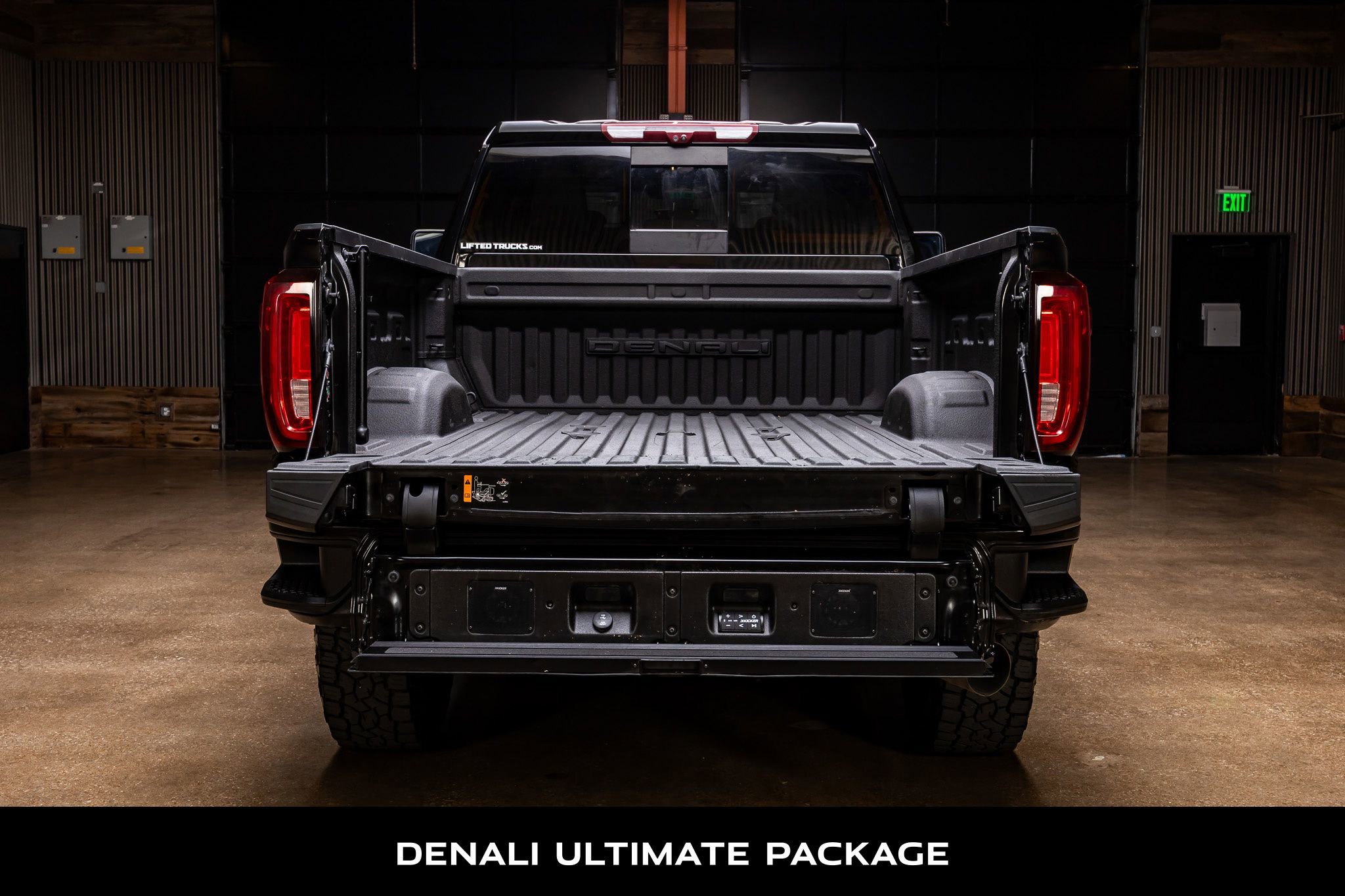 Used 2023 GMC Sierra 3500 Denali w/ Denali Black Diamond Edition image 8