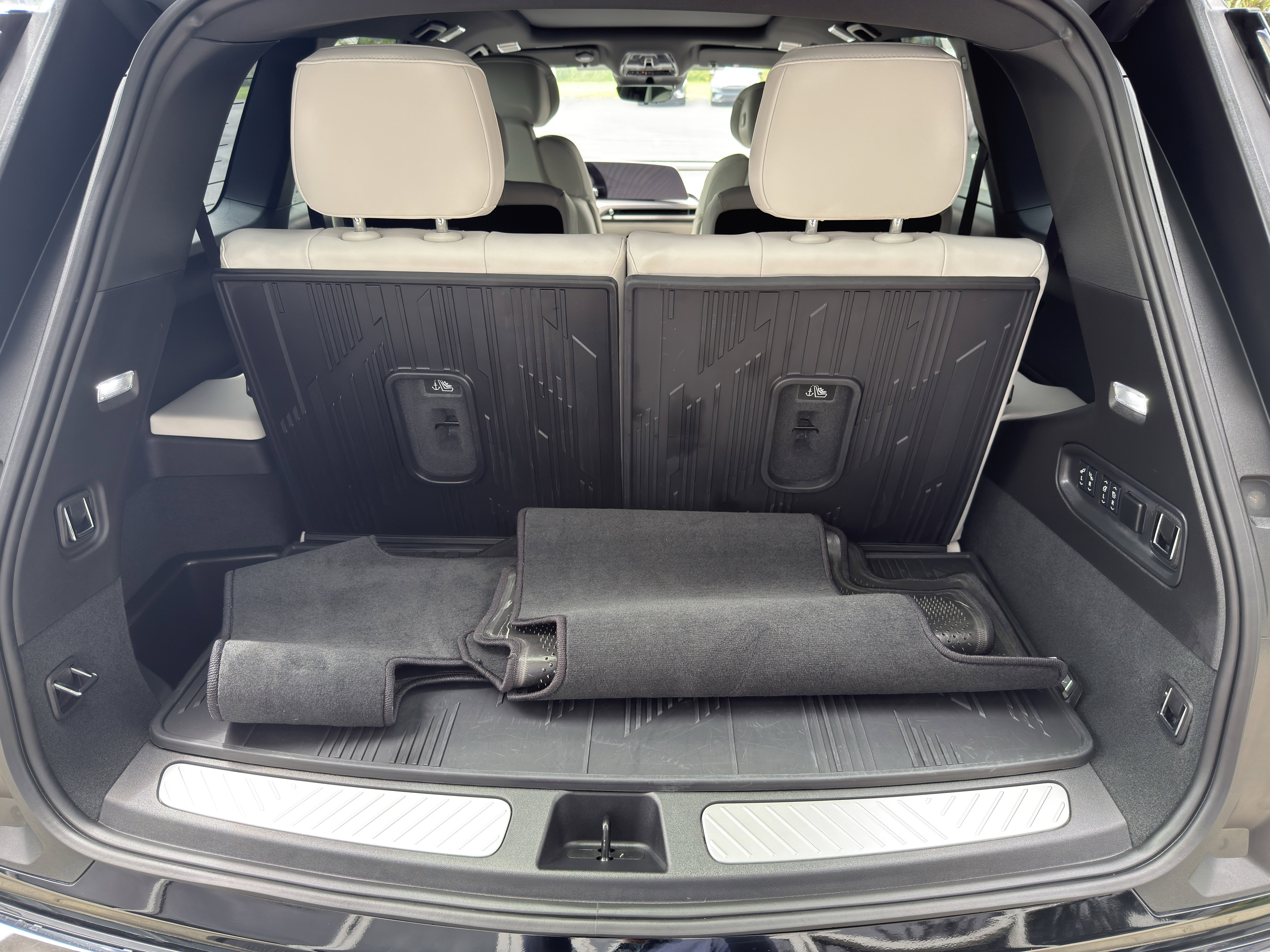 Used 2026 Cadillac Vistiq Sport w/ LPO, Floor Liner Package AWD/4WD image 9