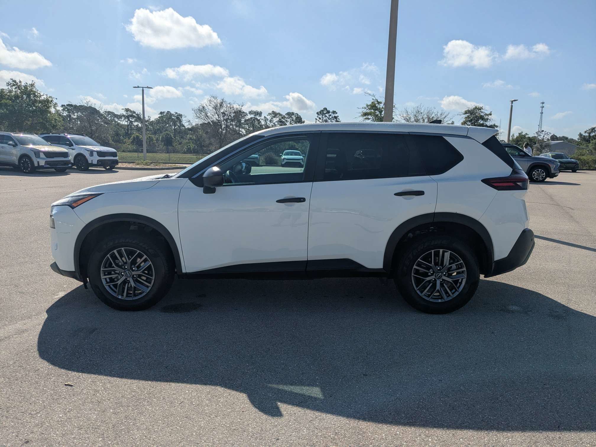 Used 2023 Nissan Rogue S AWD/4WD image 8