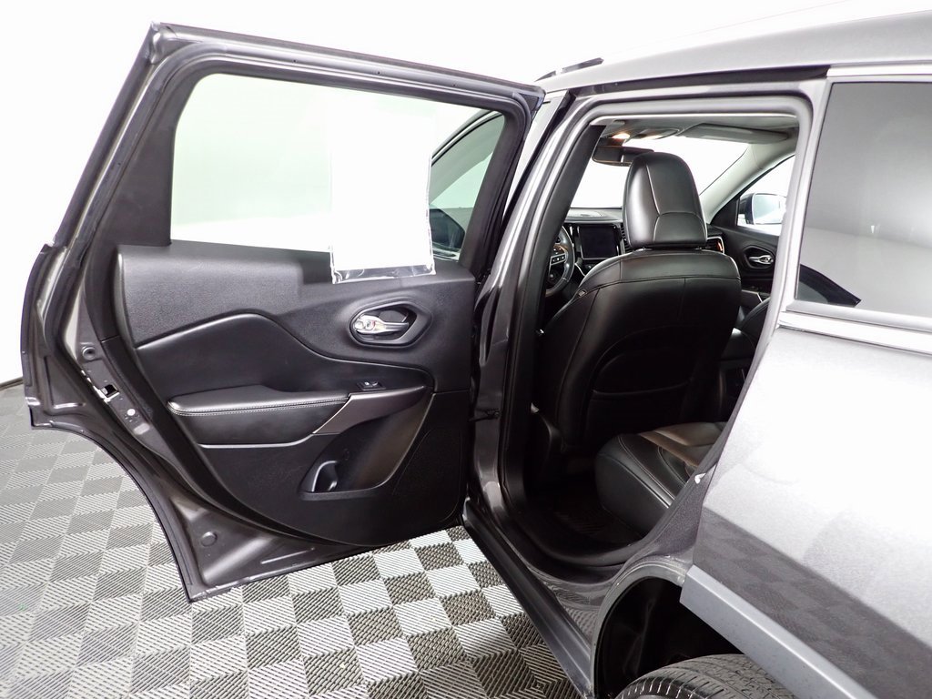 Used 2019 Jeep Cherokee Limited w/ Technology Group image 31