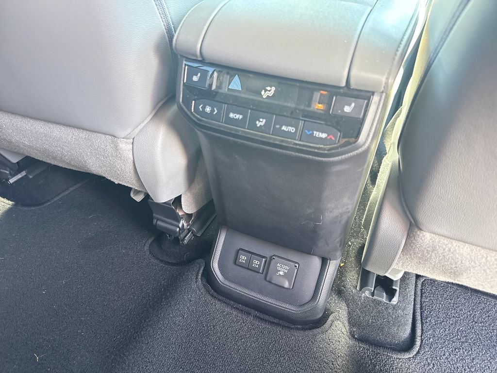 Used 2021 Toyota Highlander Platinum AWD/4WD image 14