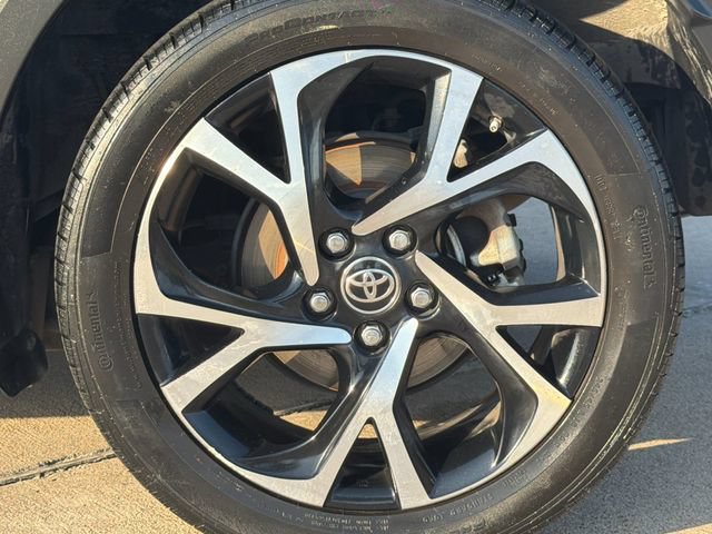 Used 2020 Toyota C-HR XLE FWD image 31