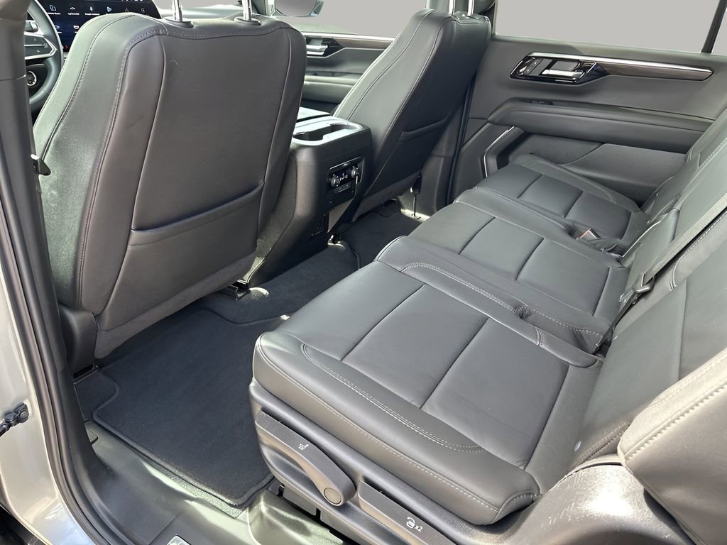 Used 2025 Chevrolet Suburban Z71 image 20