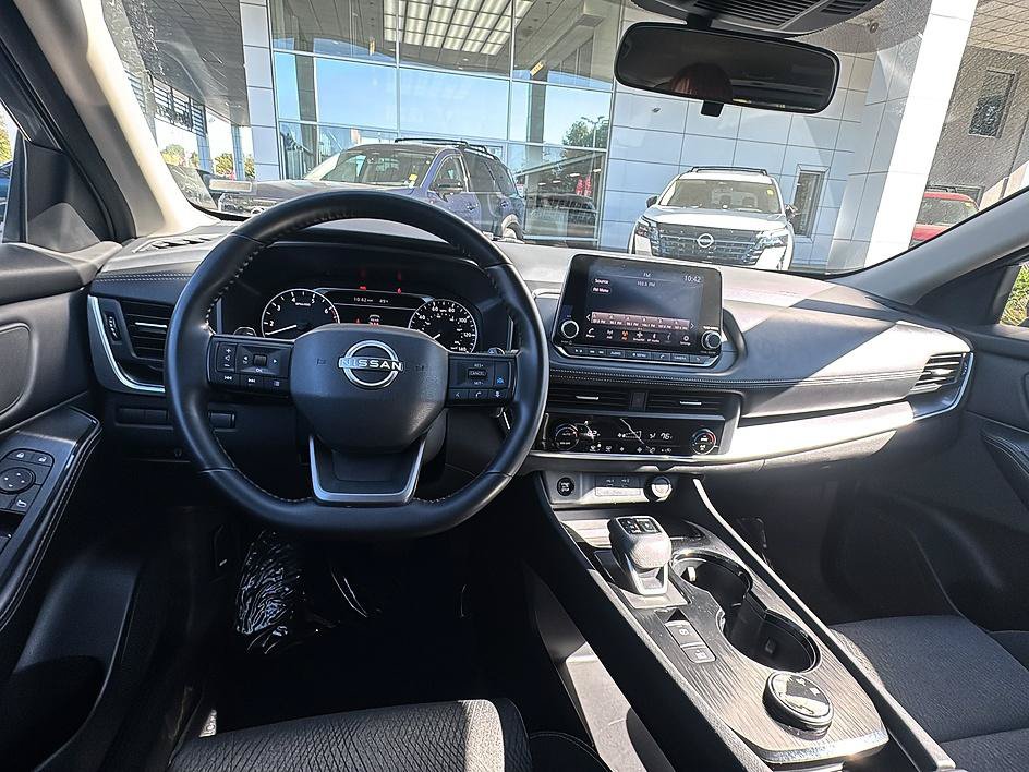 Certified 2025 Nissan Rogue SV AWD/4WD image 29
