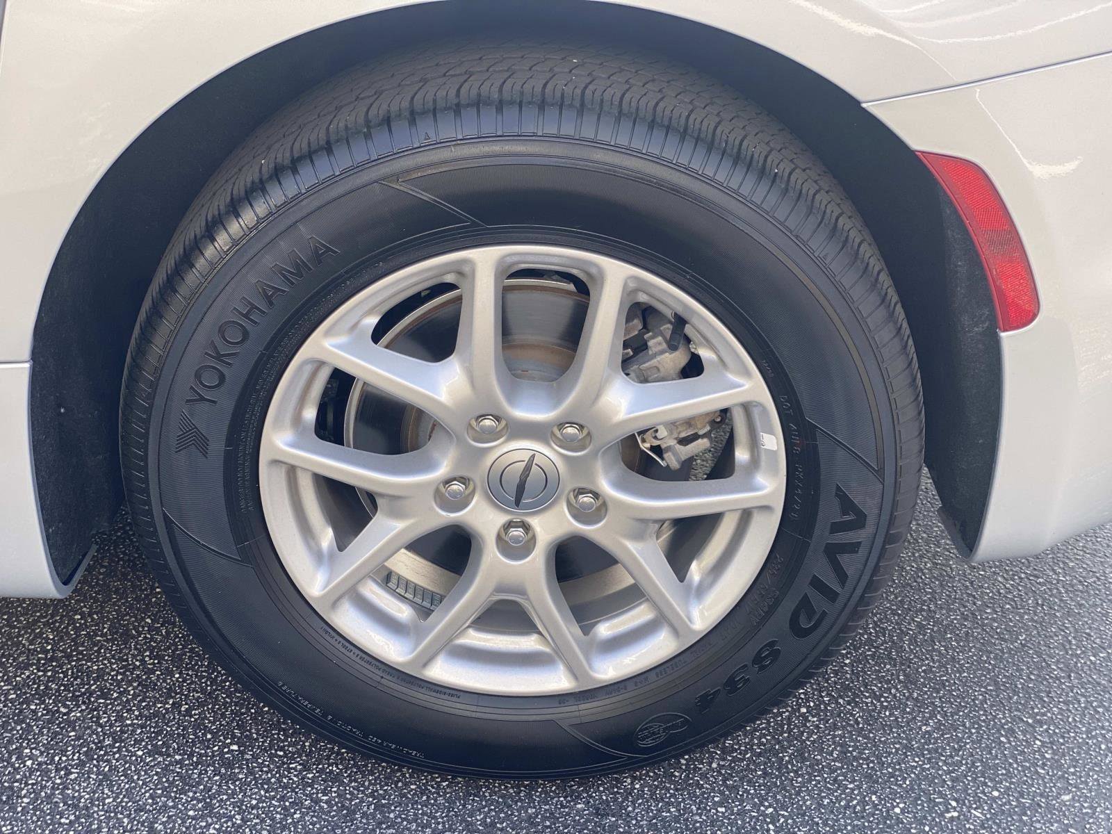 Certified 2024 Chrysler Pacifica Touring-L image 15