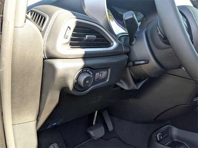 New 2026 Chrysler Pacifica Select image 16