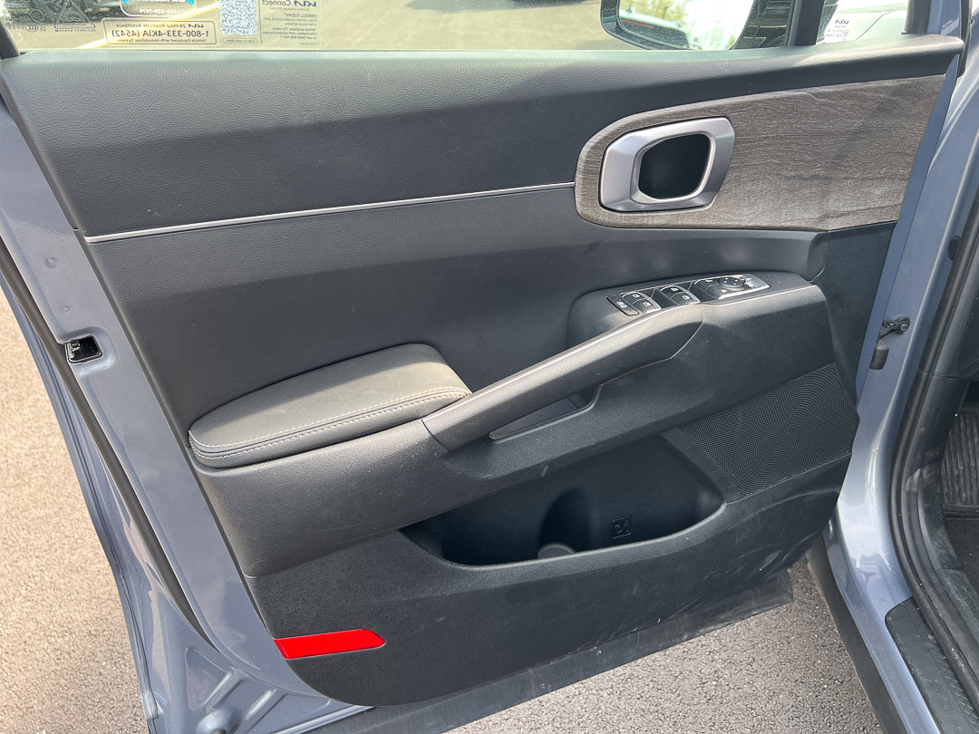 Used 2023 Kia Sorento S image 17