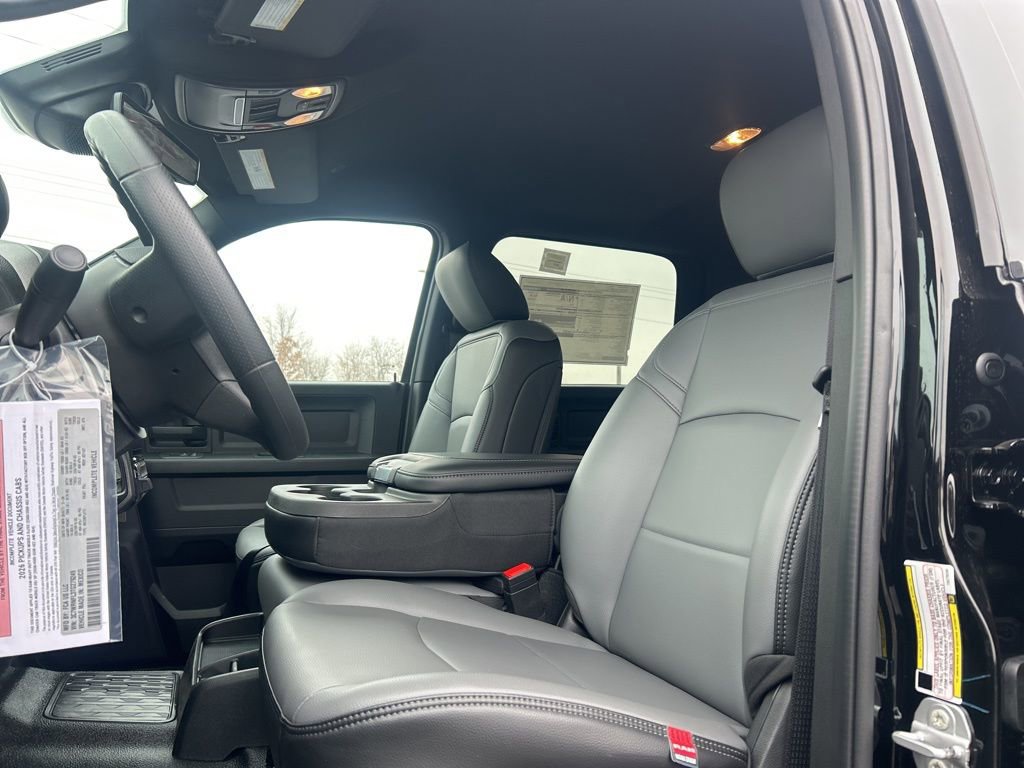 New 2026 RAM 5500 Tradesman AWD/4WD image 9