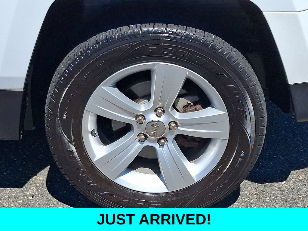 Used 2014 Jeep Patriot Limited w/ Sun/Sound Group AWD/4WD image 8