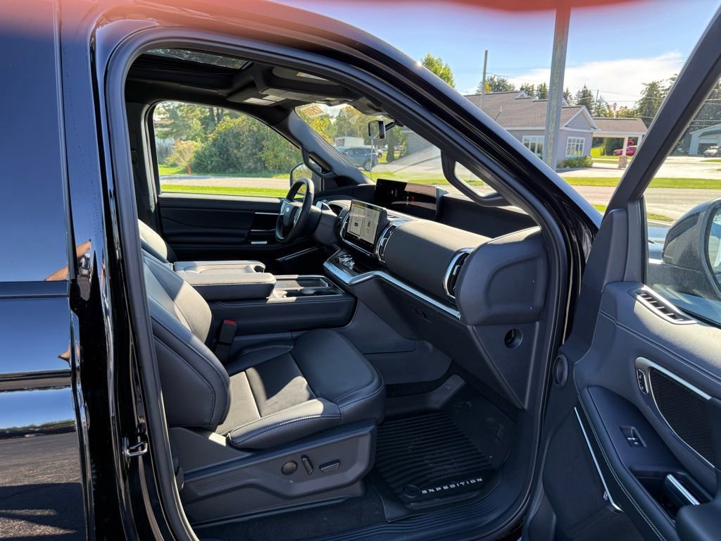 New 2025 Ford Expedition Max Platinum w/ Stealth Performance Package image 29