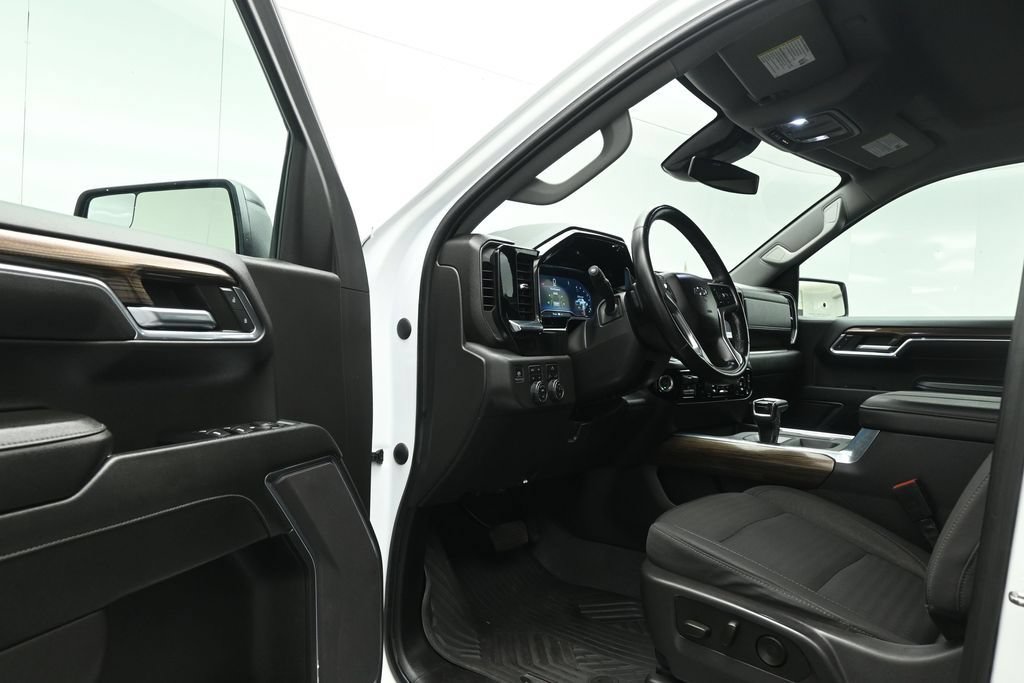 Used 2023 Chevrolet Silverado 1500 LT Trail Boss w/ Protection Package AWD/4WD image 7