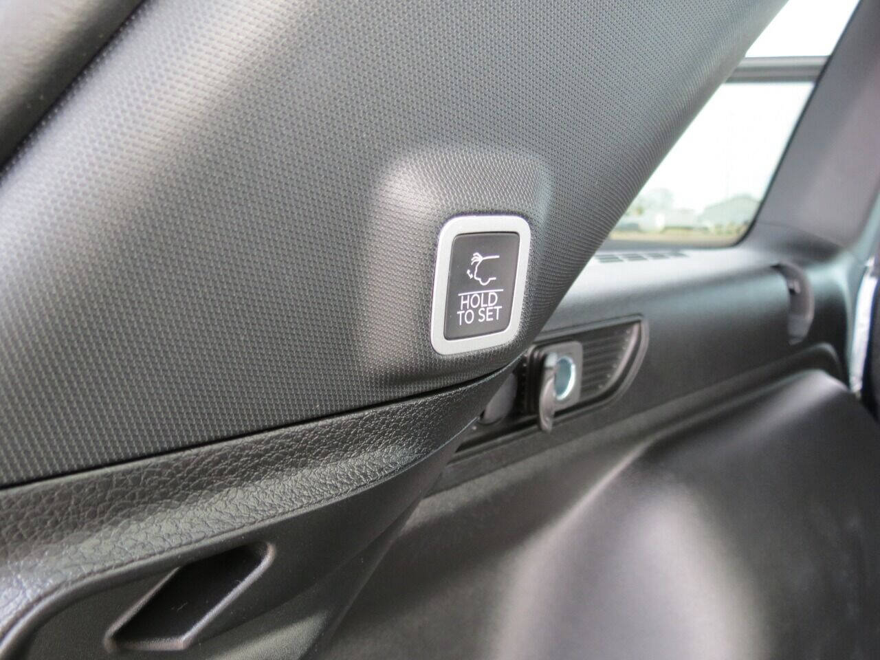 Used 2025 Jeep Grand Cherokee Altitude AWD/4WD image 17