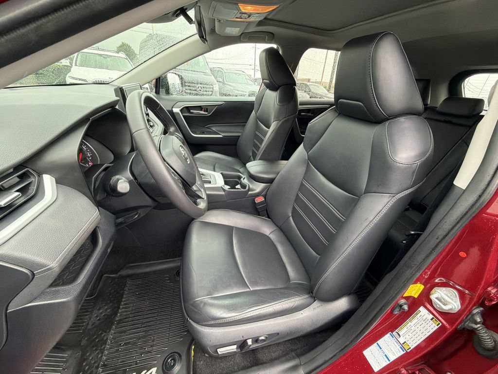 Used 2019 Toyota RAV4 XLE Premium w/ Cold Weather Package AWD/4WD image 19
