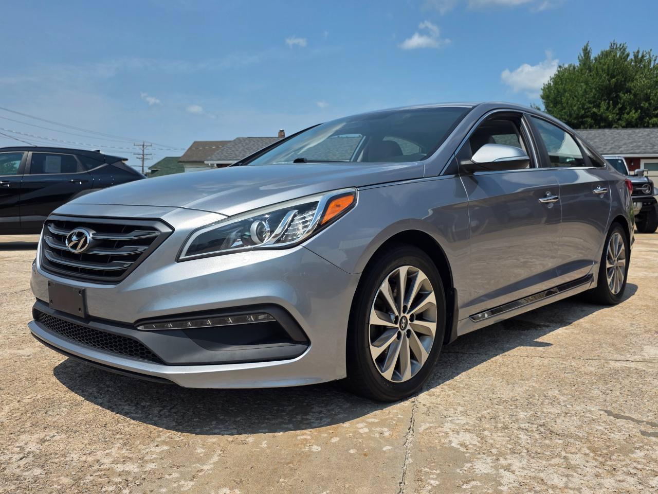 Used 2016 Hyundai Sonata Sport w/ Option Group 03 FWD image 2
