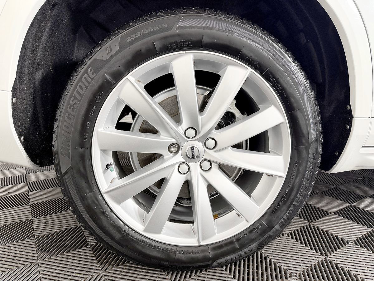 Used 2016 Volvo XC90 T6 Momentum w/ Momentum Plus Package AWD/4WD image 23