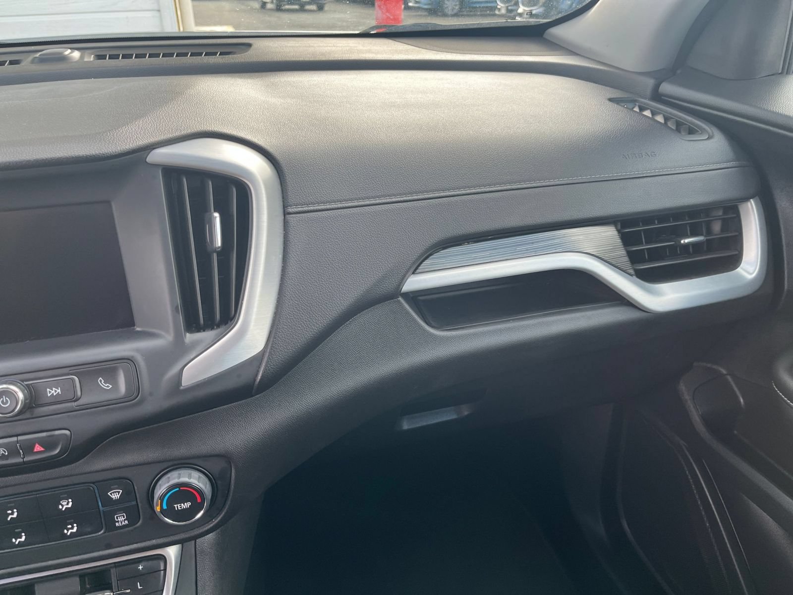 Used 2024 GMC Terrain SLE FWD image 30