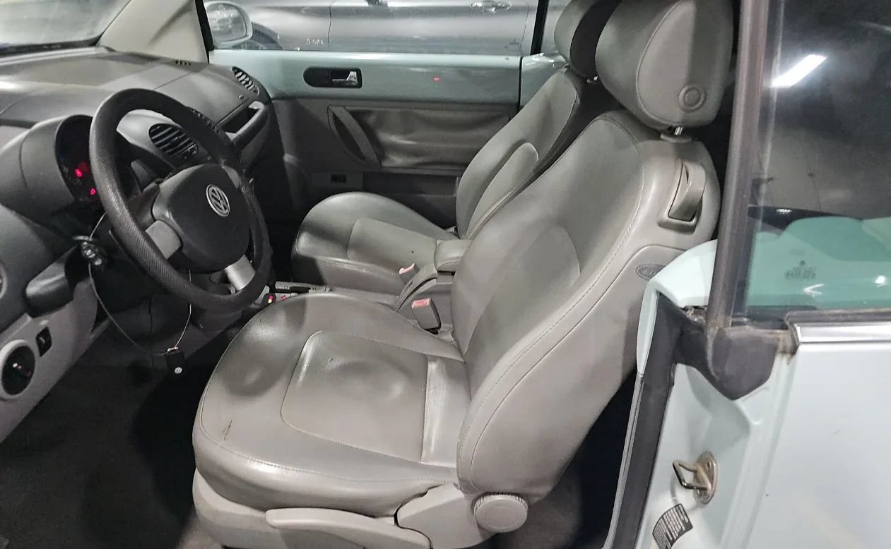 Used 2005 Volkswagen Beetle Dark Flint Edition FWD image 6