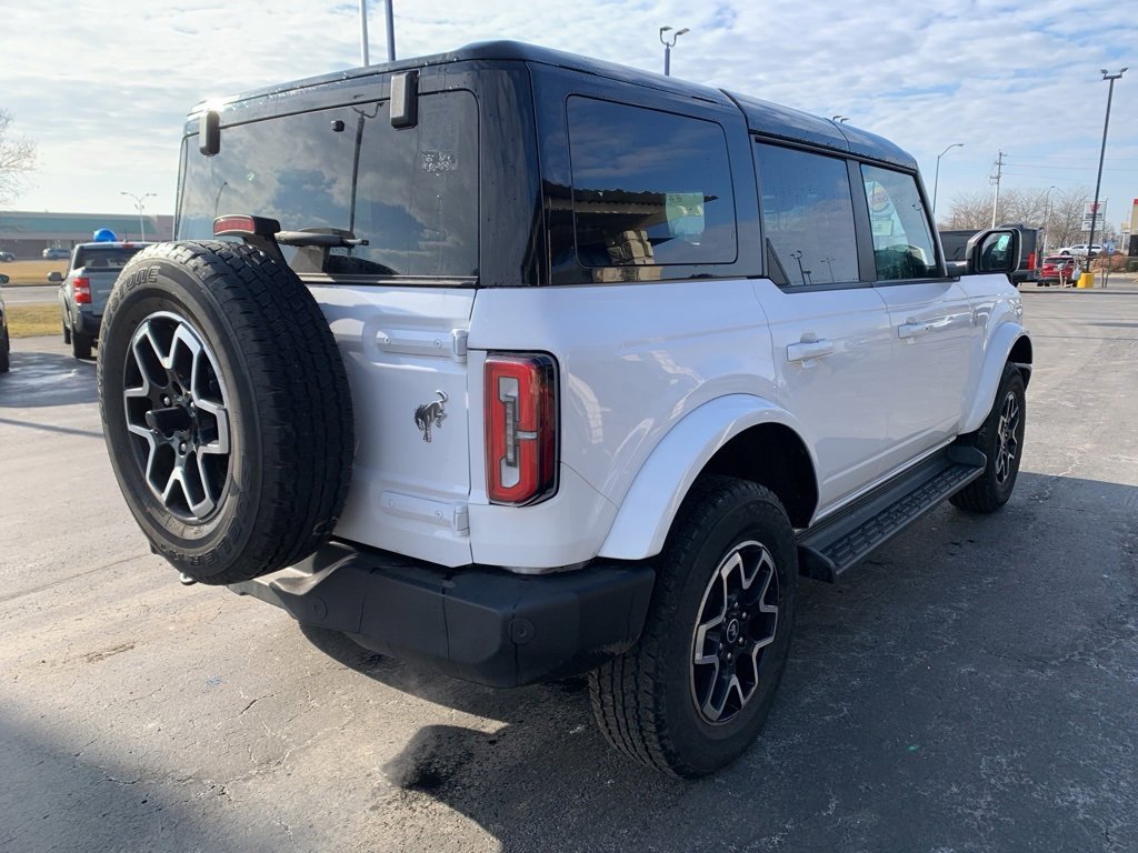 Used 2025 Ford Bronco Outer Banks image 3