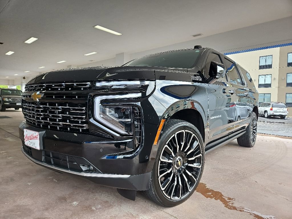 Used 2025 Chevrolet Suburban High Country AWD/4WD image 2