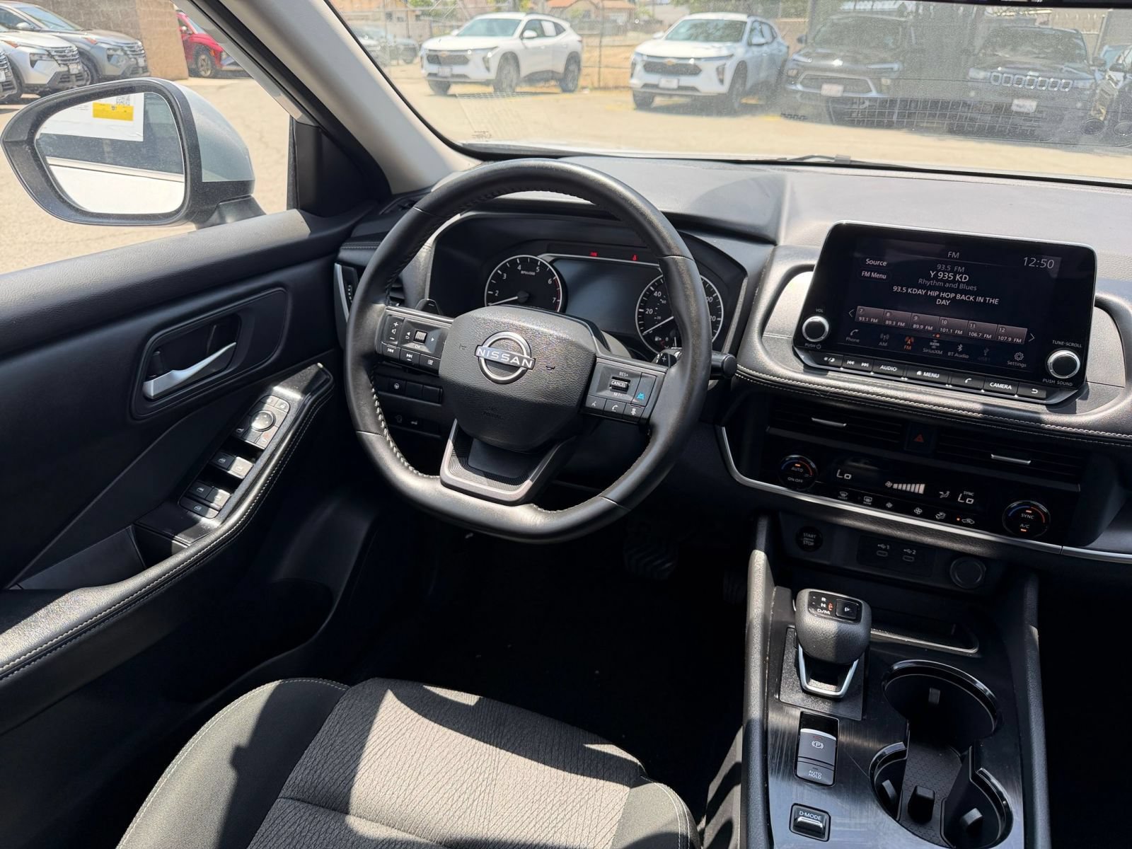 Used 2025 Nissan Rogue SV FWD image 35