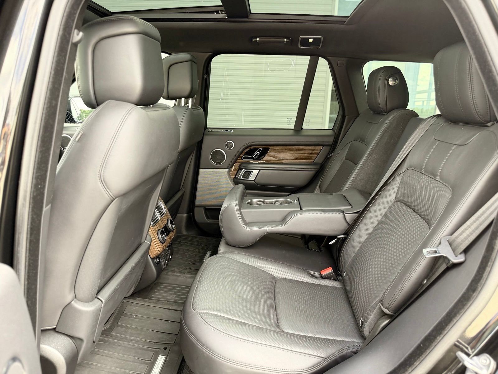 Used 2018 Land Rover Range Rover Supercharged AWD/4WD image 19