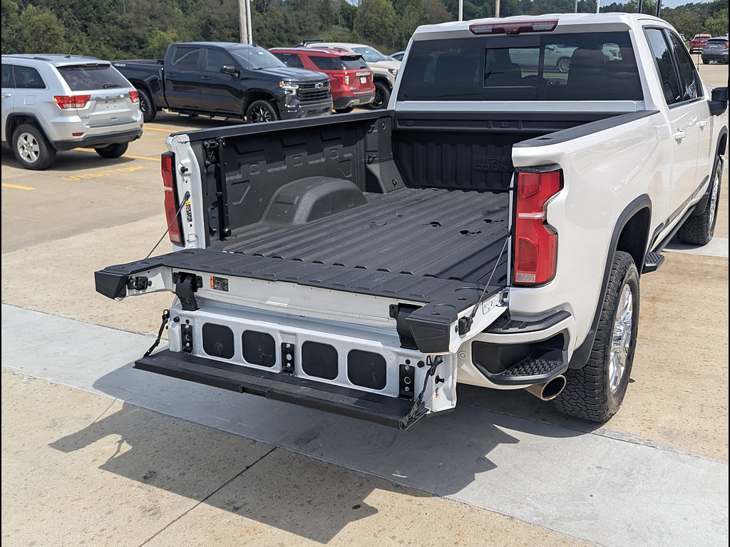 Used 2024 Chevrolet Silverado 2500 High Country w/ High Country Premium Package AWD/4WD image 16
