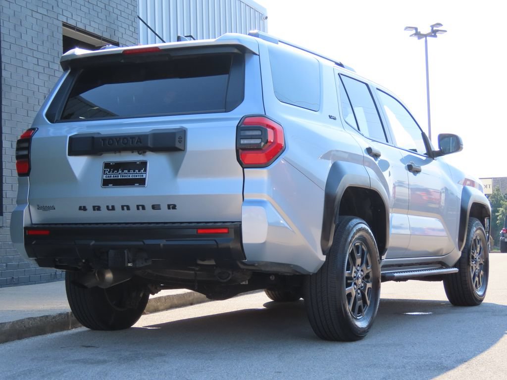 Used 2025 Toyota 4Runner SR5 AWD/4WD image 4