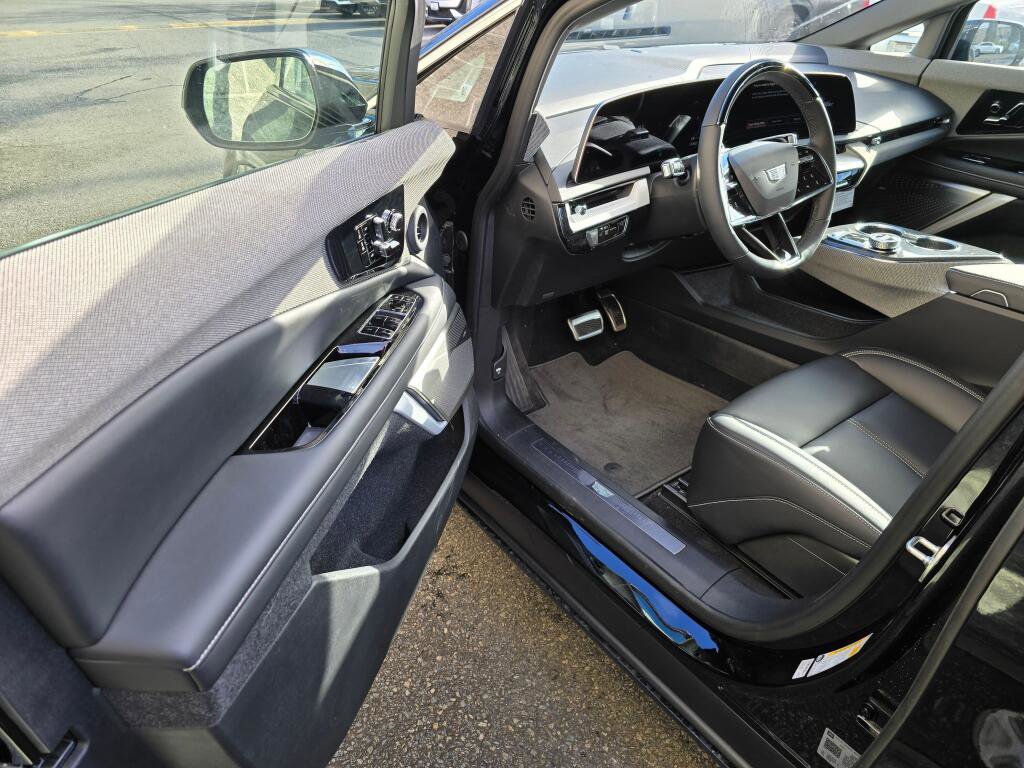 New 2026 Cadillac Optiq Luxury 1 RWD image 25